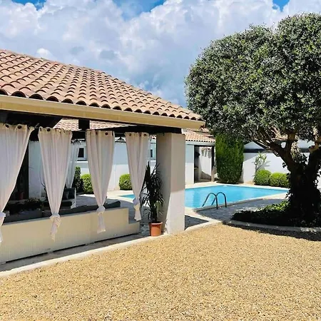 La Maison Francaise Hotel
